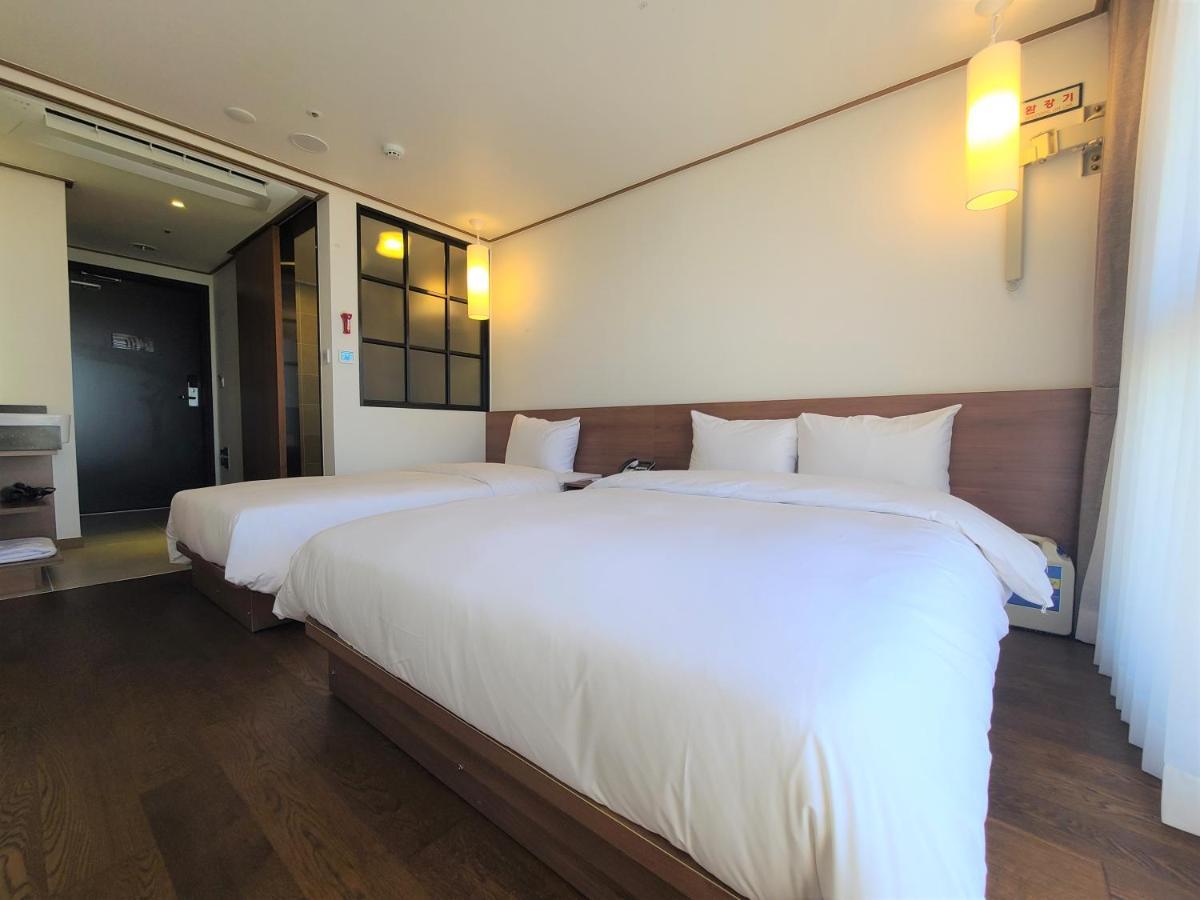 Tamara Jeju Hotel Согвипхо Экстерьер фото