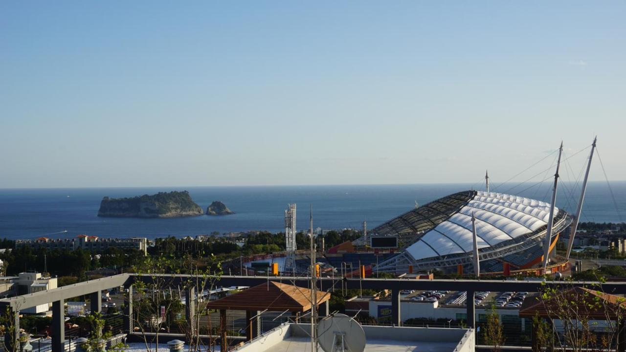 Tamara Jeju Hotel Согвипхо Экстерьер фото