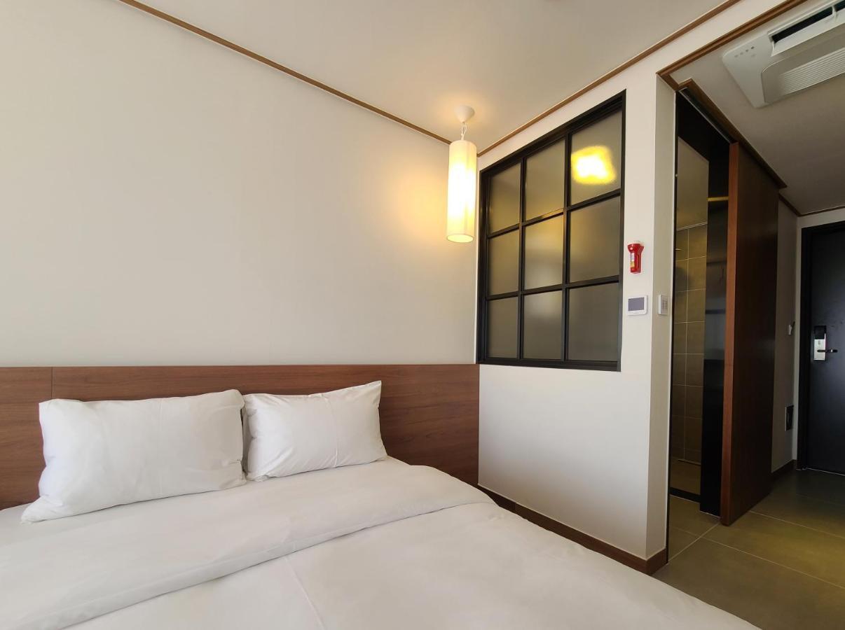 Tamara Jeju Hotel Согвипхо Экстерьер фото