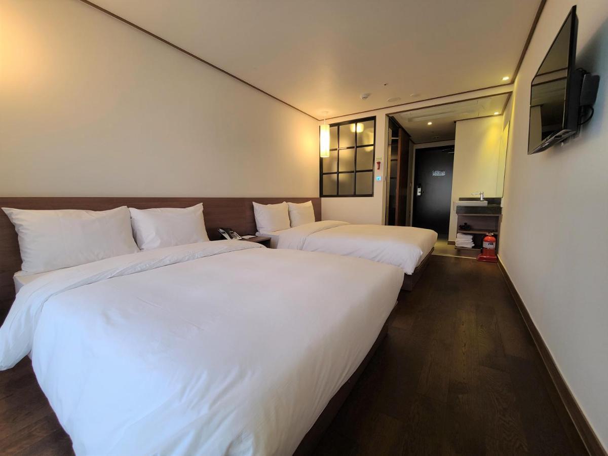 Tamara Jeju Hotel Согвипхо Экстерьер фото