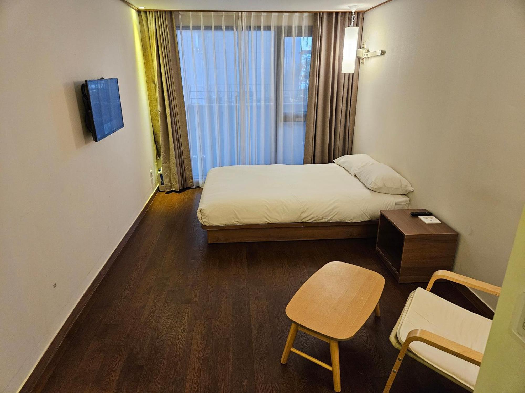 Tamara Jeju Hotel Согвипхо Экстерьер фото