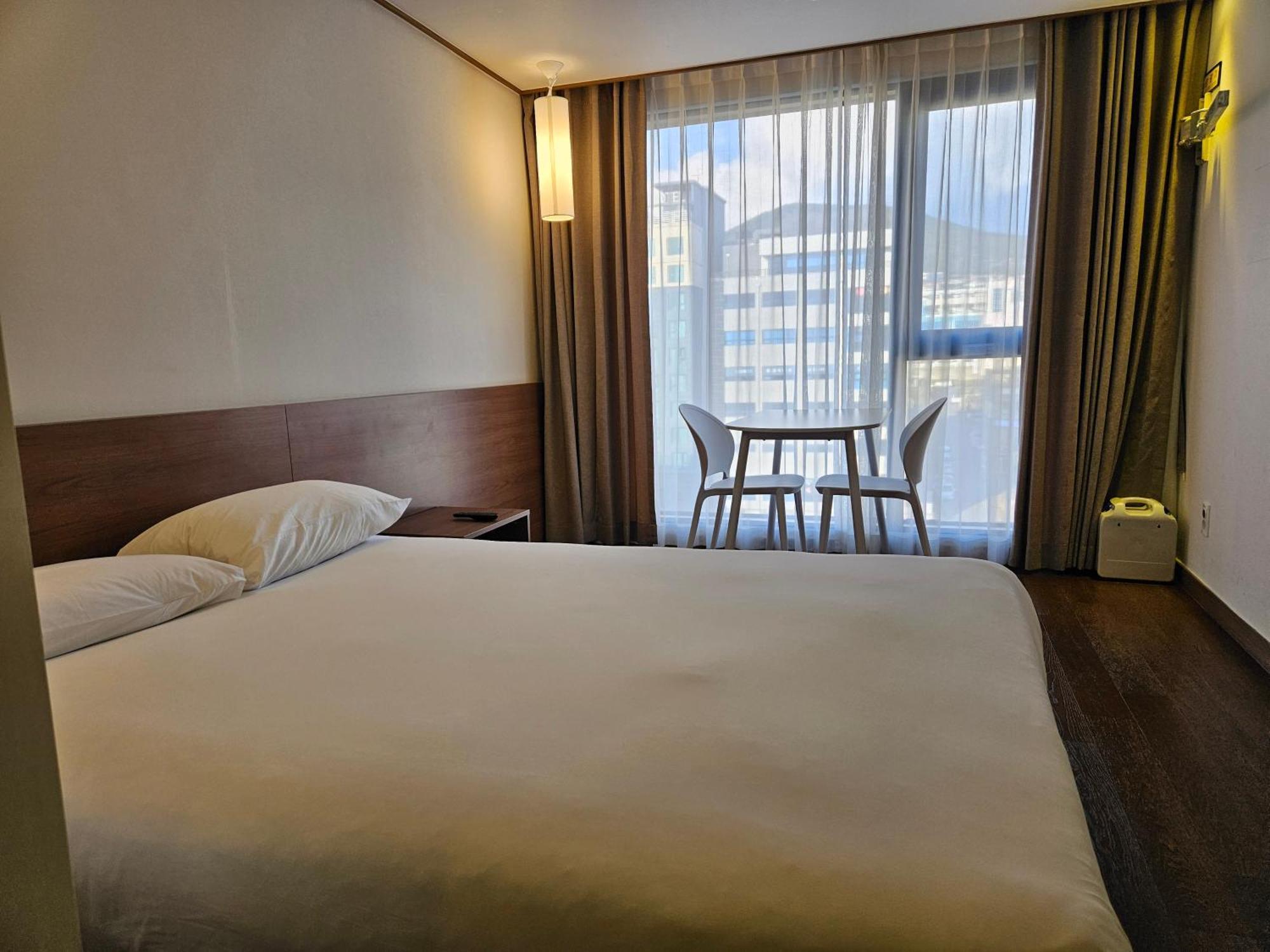 Tamara Jeju Hotel Согвипхо Экстерьер фото