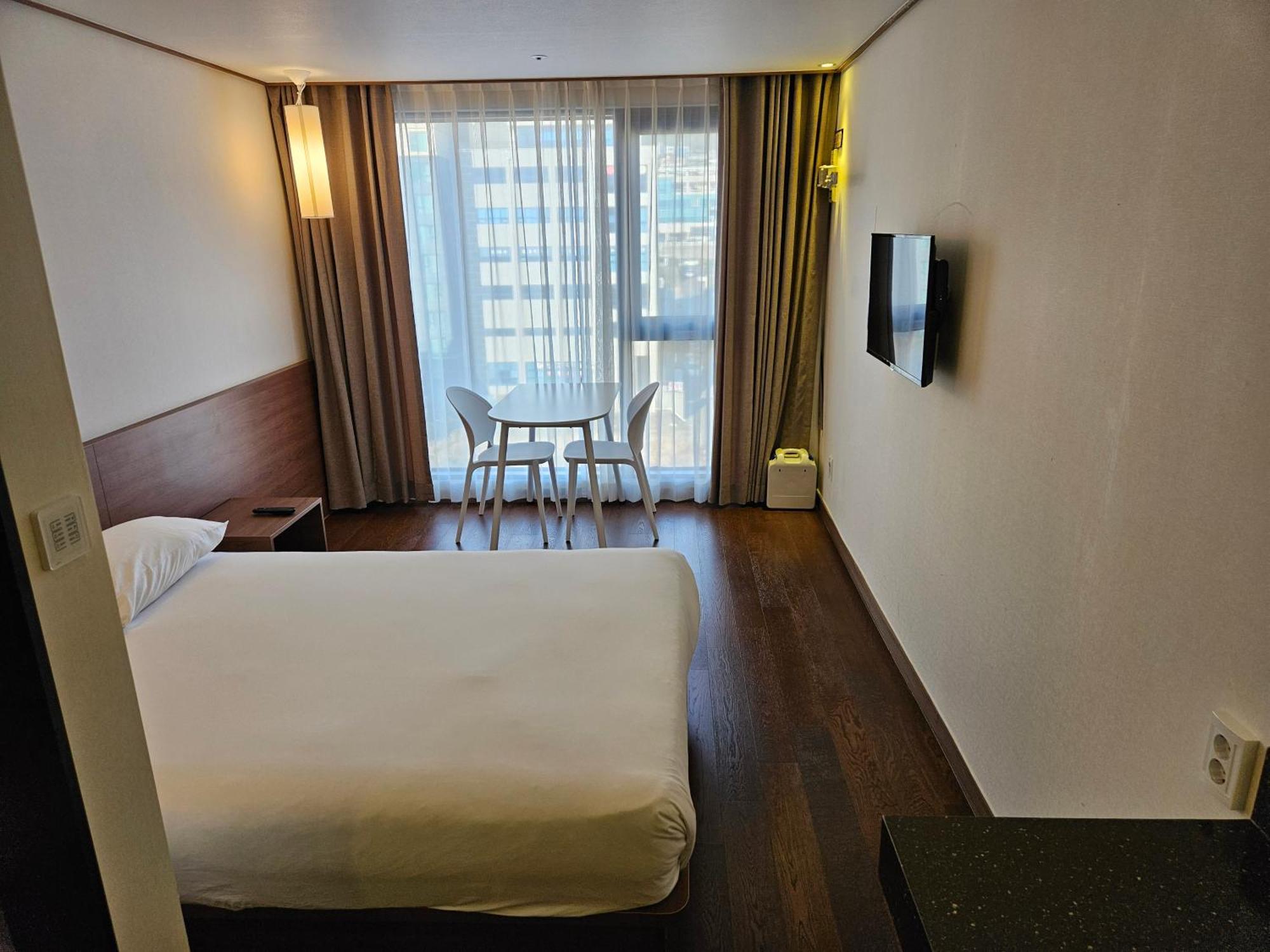 Tamara Jeju Hotel Согвипхо Экстерьер фото