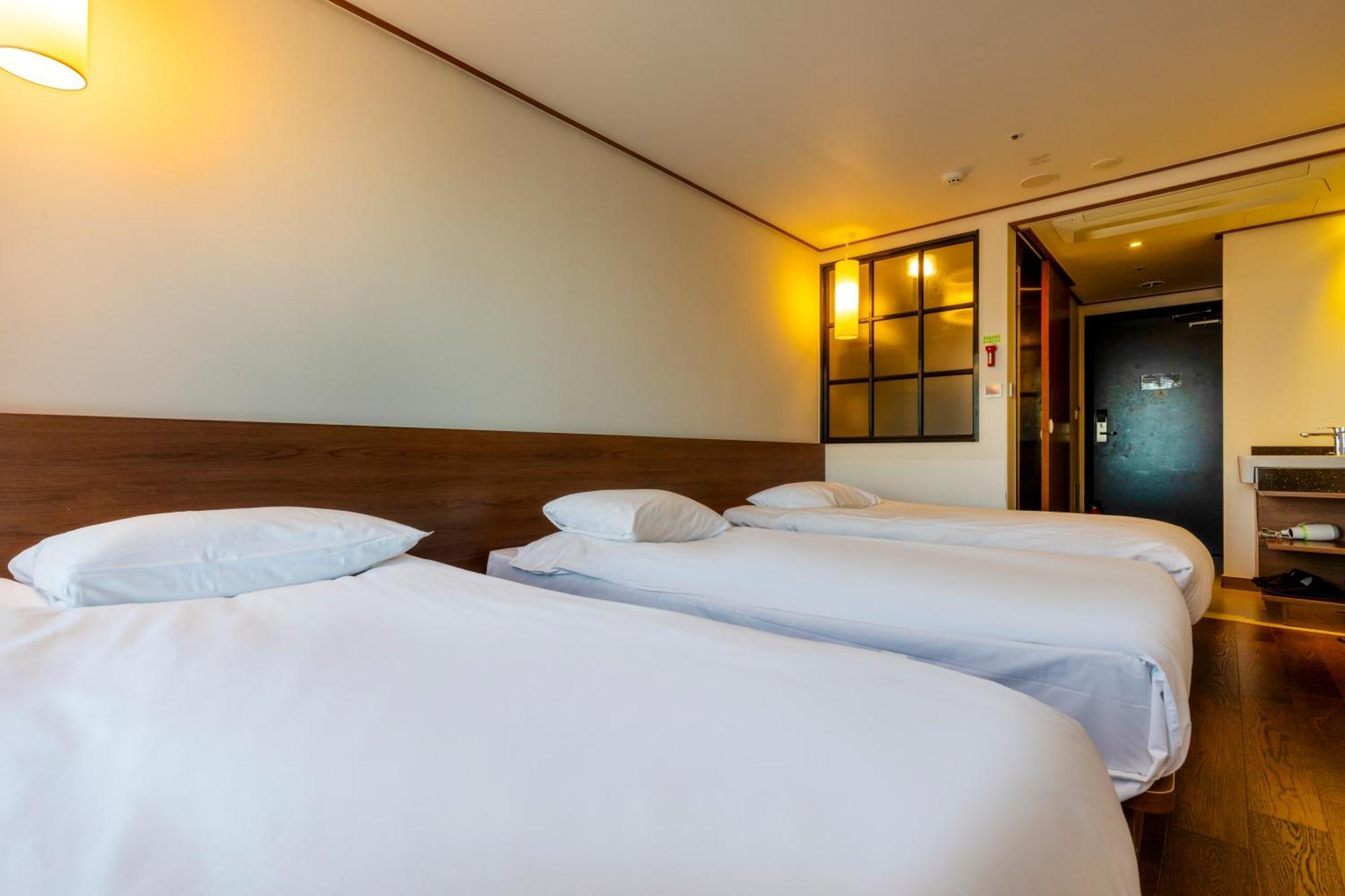 Tamara Jeju Hotel Согвипхо Экстерьер фото