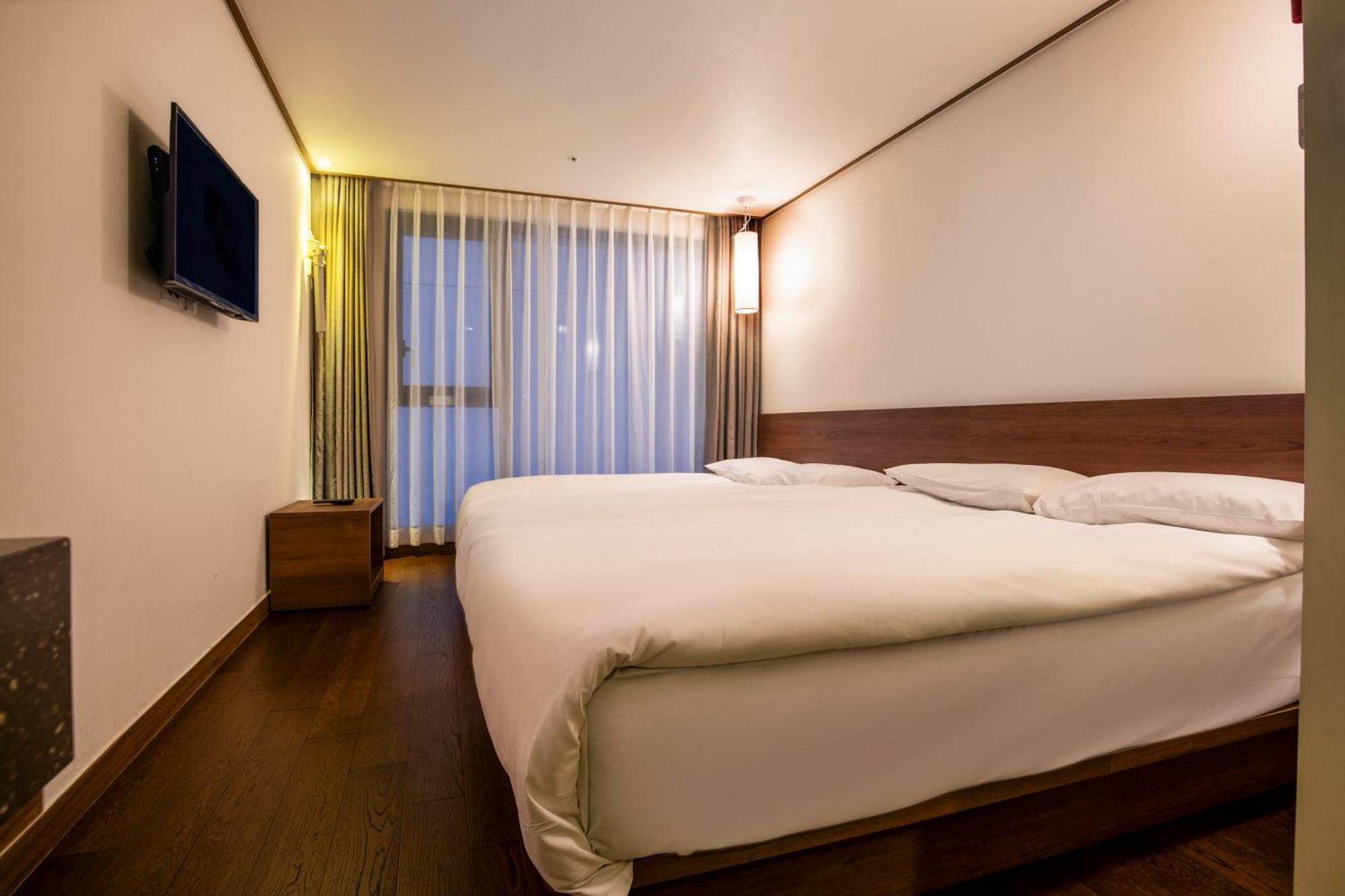Tamara Jeju Hotel Согвипхо Экстерьер фото