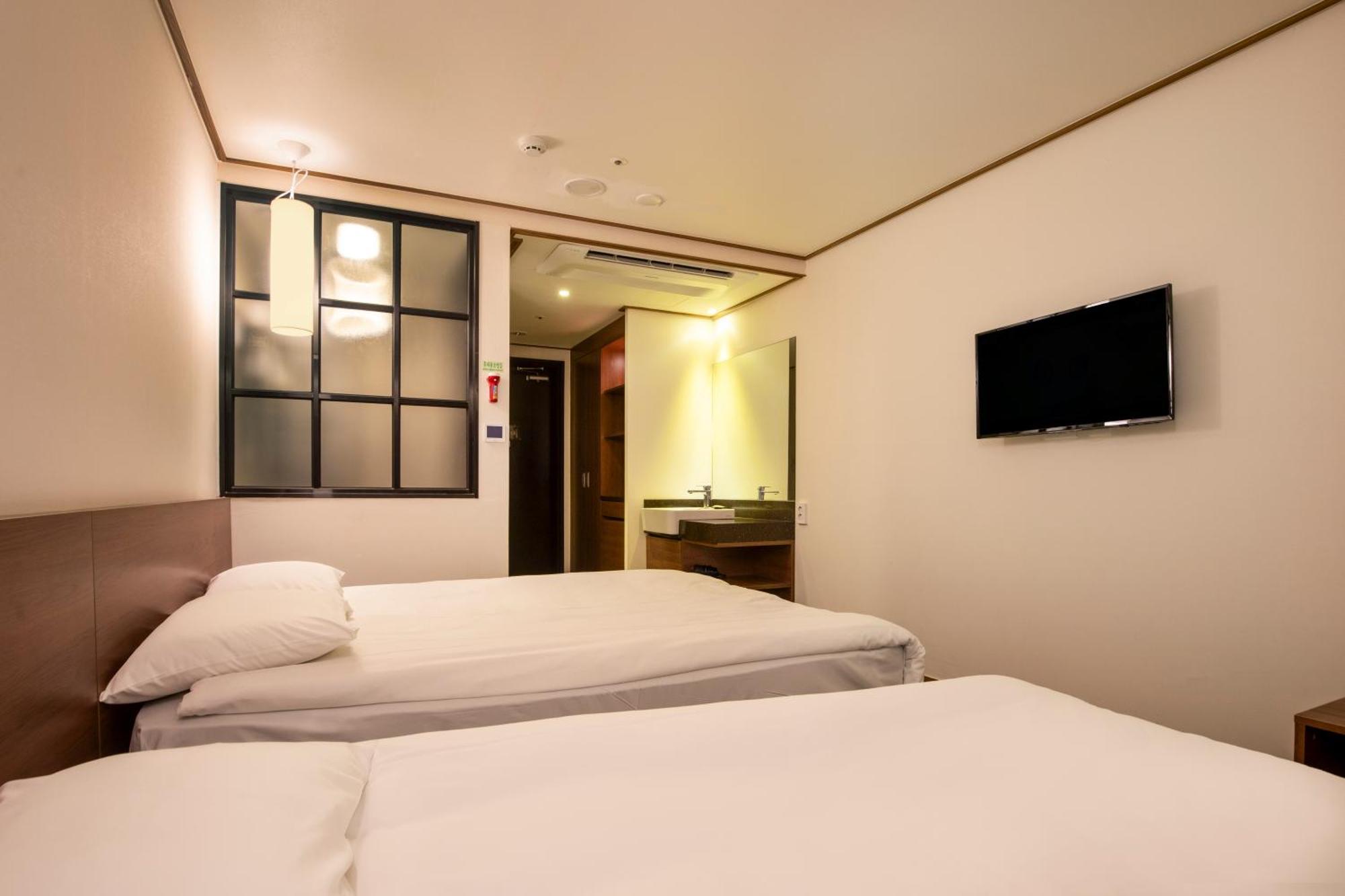 Tamara Jeju Hotel Согвипхо Экстерьер фото