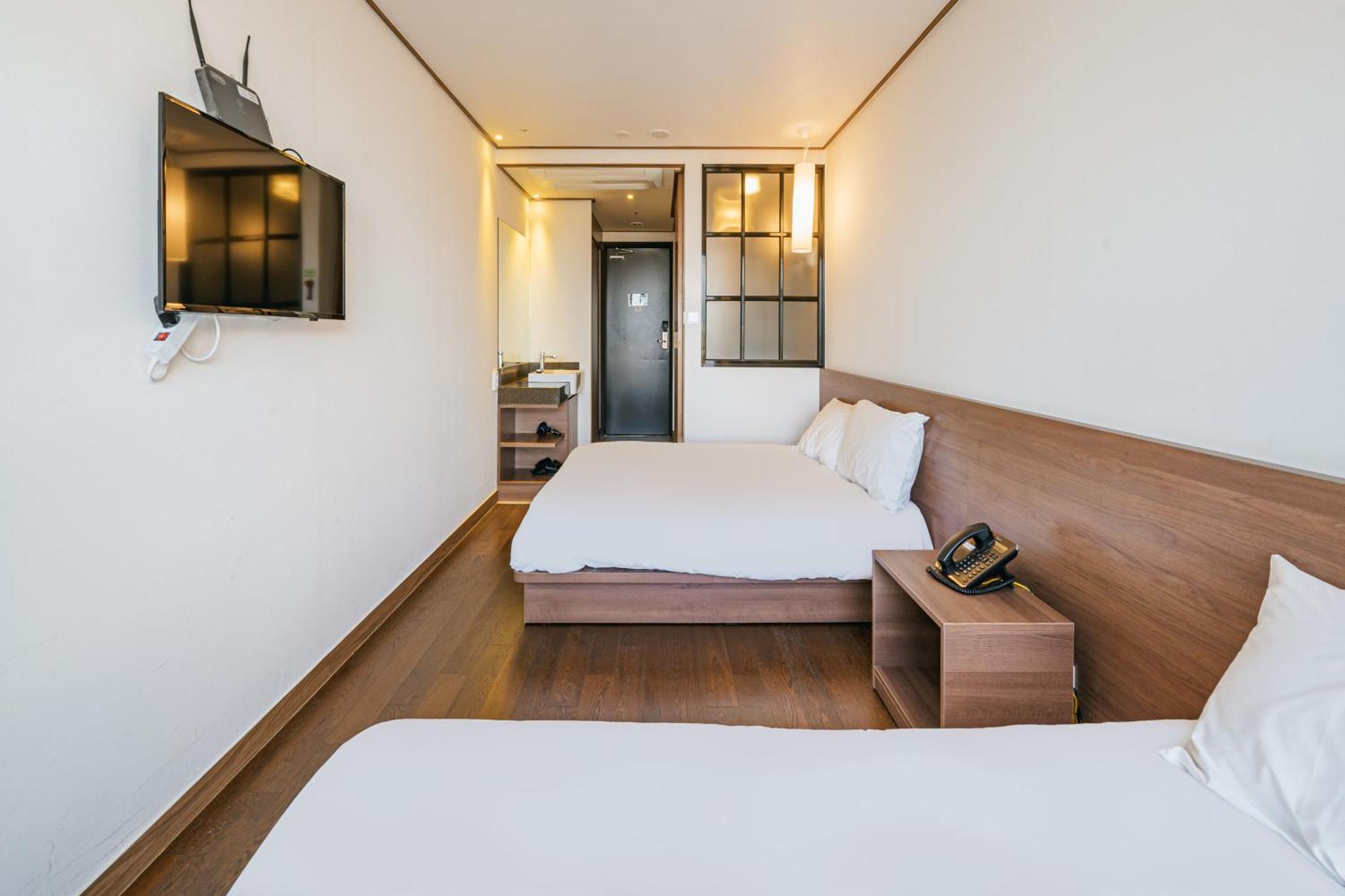Tamara Jeju Hotel Согвипхо Экстерьер фото