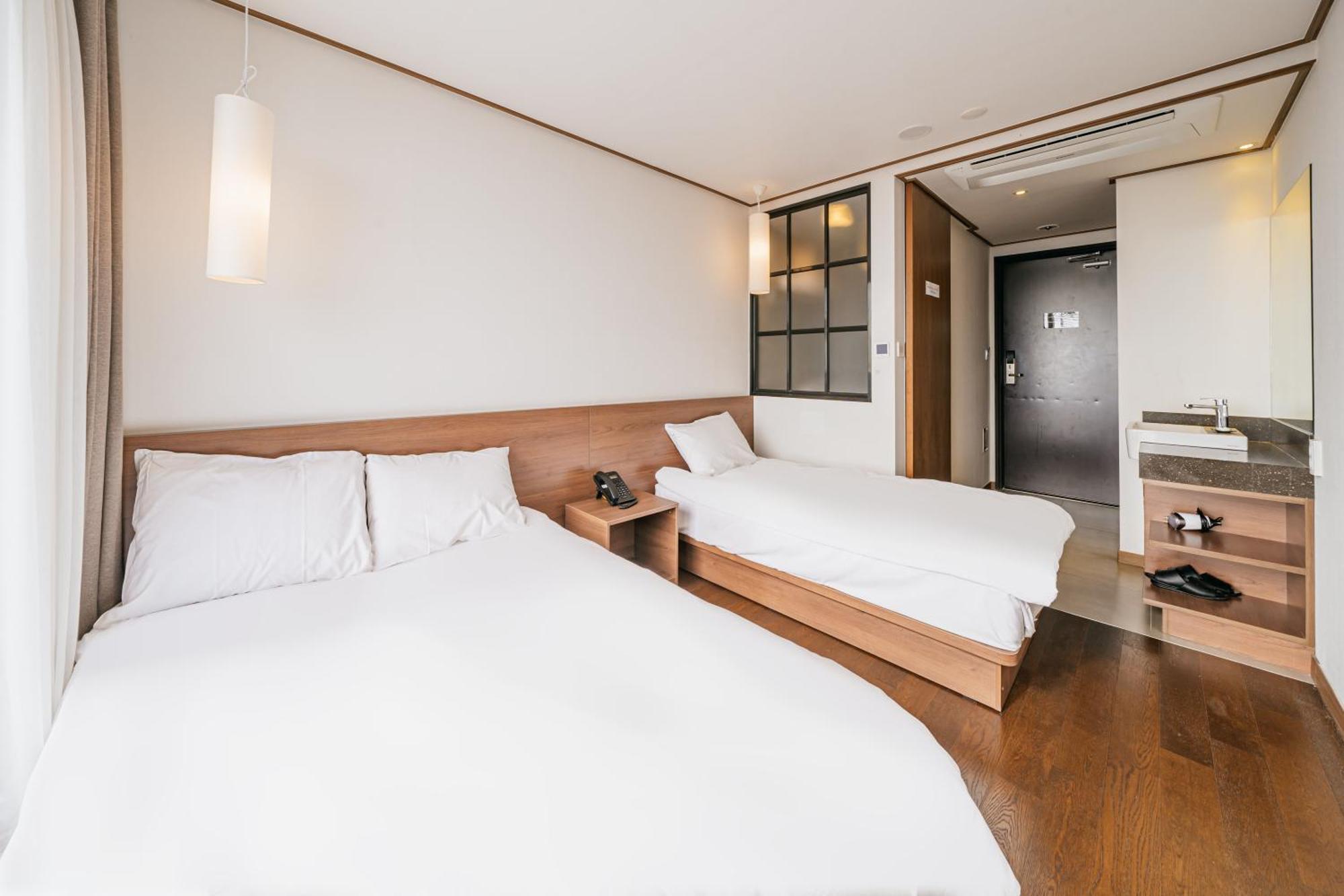 Tamara Jeju Hotel Согвипхо Экстерьер фото