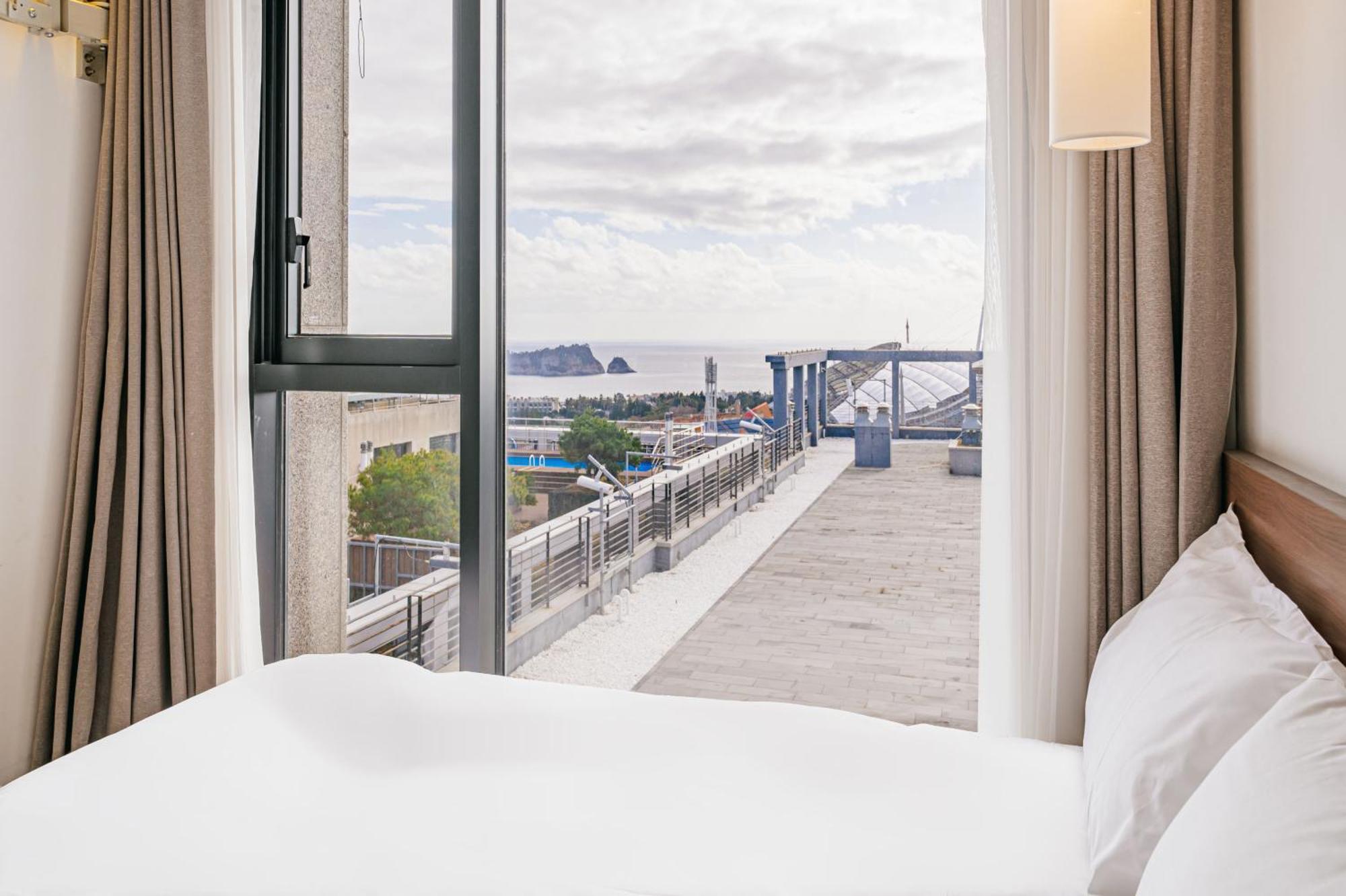 Tamara Jeju Hotel Согвипхо Экстерьер фото