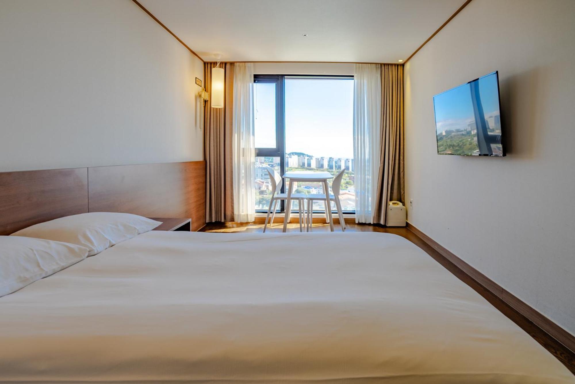 Tamara Jeju Hotel Согвипхо Экстерьер фото